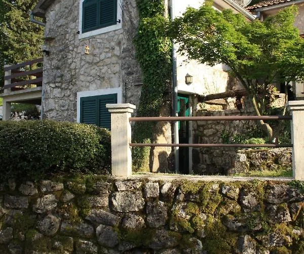 Romantisches Steinhaus Salvia Im Filipasi Feriehus *